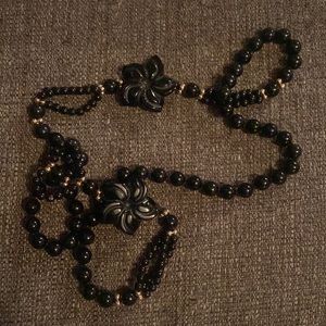 Vintage Onyx Gold accent Flower Strand